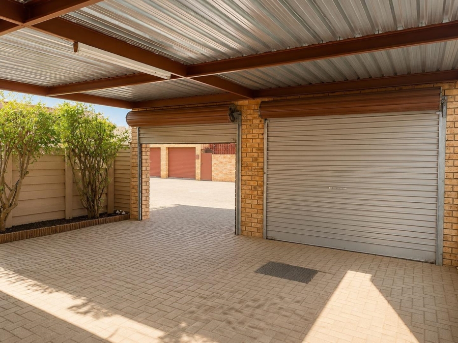 2 Bedroom Property for Sale in Langenhovenpark Free State